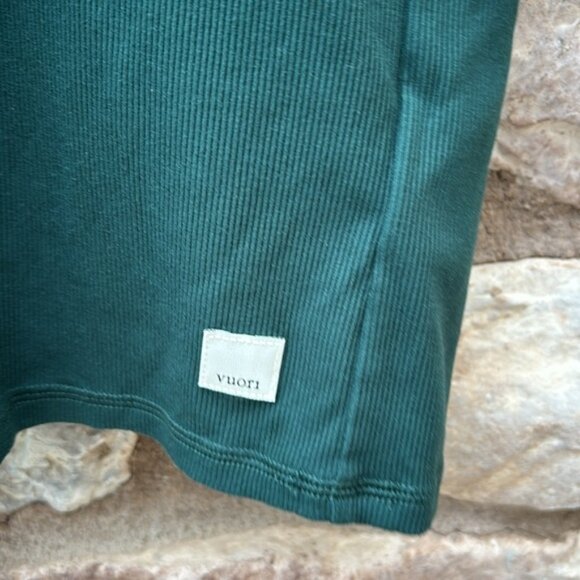 Vuori Women’s Fitted Polo Shirt Green Size Large Short Sleeve Stretch Preppy - Picture 3 of 6